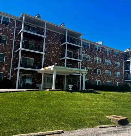 Buy this 2 bed condo on 3126 Carnaby Lane in Bridgeton, MO 63044