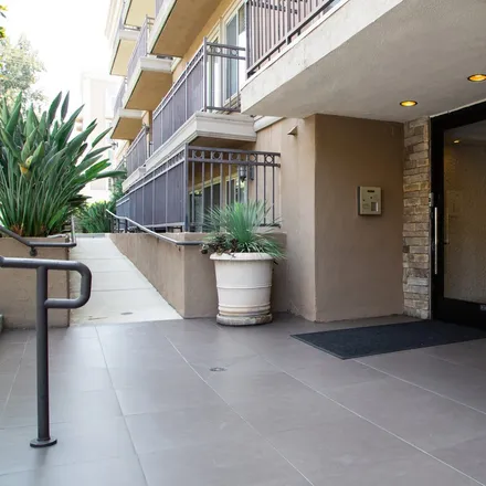 Image 3 - 132 South Clark Drive, Los Angeles, CA 90048, USA - Condo for rent