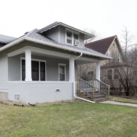 Buy this 4 bed house on 919 10th Avenue North in Fargo, ND 58105