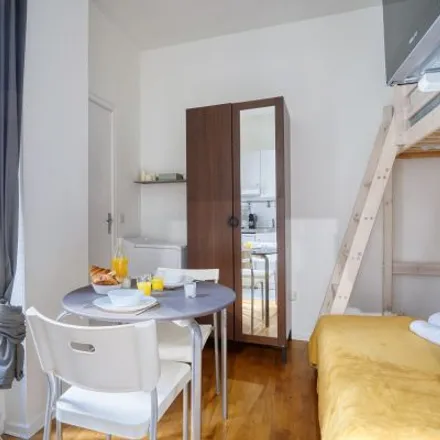 Image 3 - 9 Rue Truffaut, 75017 Paris, France - Apartment for rent
