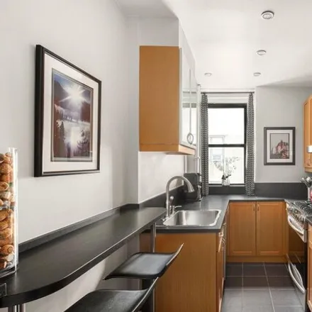 Image 5 - 240 West 75th Street, New York, NY 10023, USA - Apartment for sale