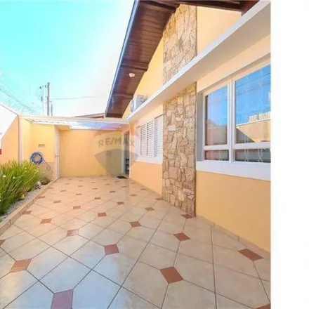 Buy this 3 bed house on Rua Doutor Oscar Ulson in Centro, Araras - SP