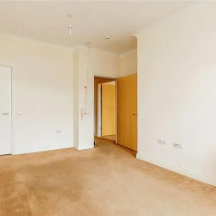 Image 4 - 136 Shirehampton Road, Bristol, BS9 2DY, United Kingdom - Apartment for sale