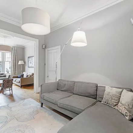 Rent this 5 bed apartment on Grandison Road in London, SW11 6LN