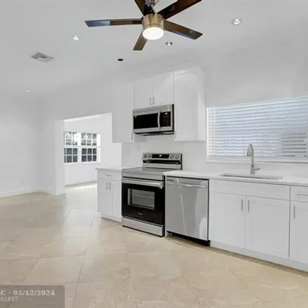 Image 9 - 908 Northeast 4th Street, Hallandale Beach, FL 33009, USA - House for rent