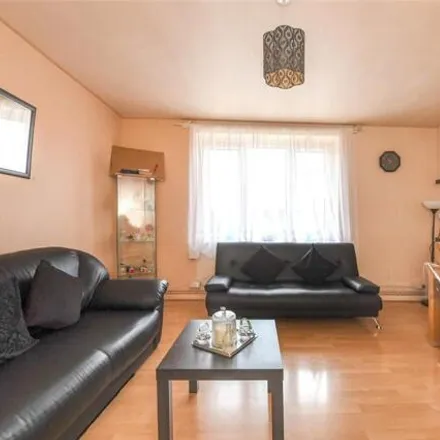 Image 2 - Ayrton Gould House, Roman Road, London, E2 0QY, United Kingdom - Apartment for sale
