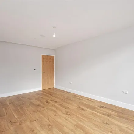 Image 6 - 18 Boston Road, London, W7 2AW, United Kingdom - Townhouse for rent
