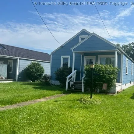 Buy this 2 bed house on 2157 Lincoln Avenue in St. Albans, WV 25177