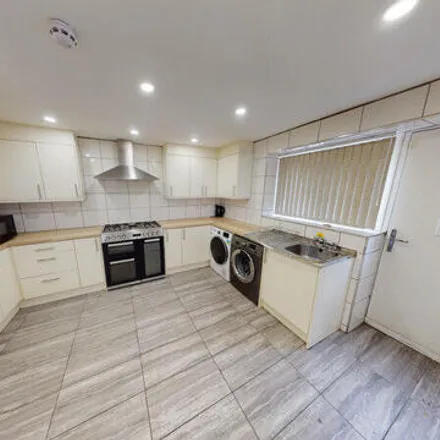 Rent this 8 bed townhouse on Brudenell Street in Leeds, LS6 1EX
