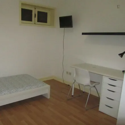 Rent this 9 bed room on Travessa da Bouça in 4249-004 Porto, Portugal