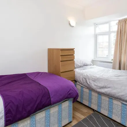 Rent this 5 bed apartment on Saint Andrews Road in London, W3 7NF