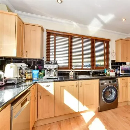Image 2 - Lower Park Road, Wickford, SS12 9EJ, United Kingdom - House for sale