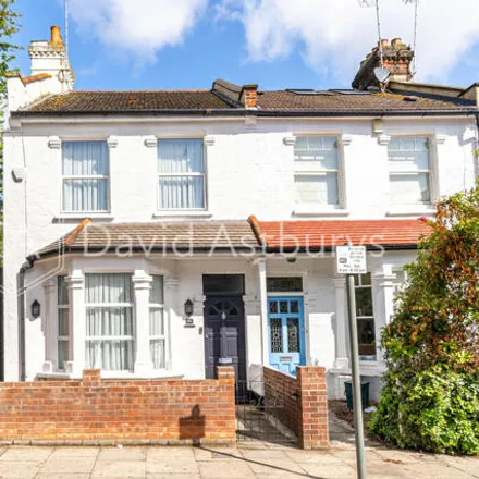 Rent this 4 bed house on Fairfax Road in Londres, Great London