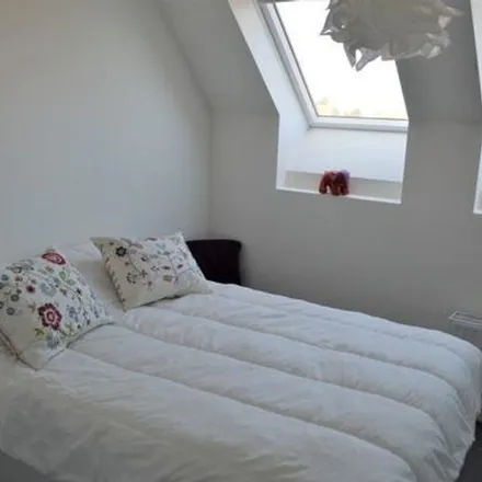 Rent this 2 bed apartment on Mandellaan 276 in 8800 Roeselare, Belgium
