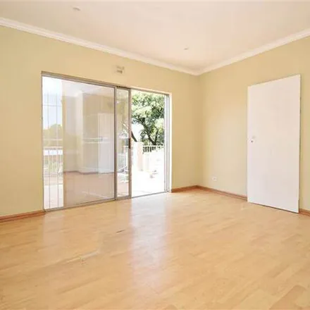Image 4 - Kernick Avenue, Melrose North, Rosebank, 2076, South Africa - Apartment for rent