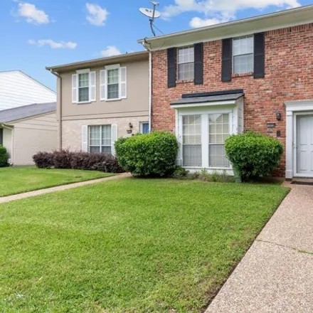 Buy this 3 bed townhouse on 10074 Georgetown Drive in Southgate Estates, Shreveport