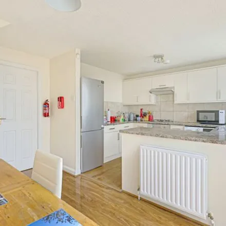 Rent this 5 bed townhouse on Keats Close in London, SE1 5TZ