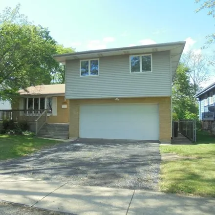 Rent this 4 bed house on 1332 Jeffery Drive in Homewood, IL 60430