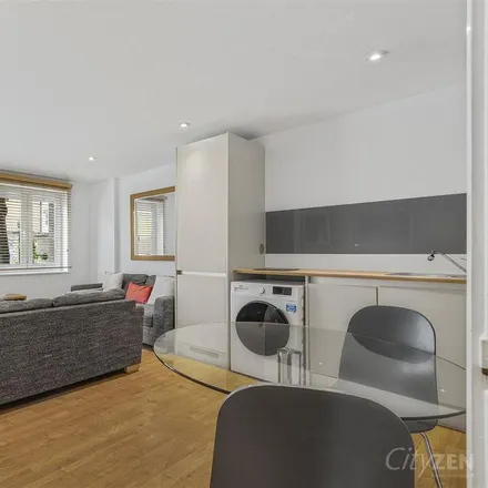Image 1 - Queensgate House, 1 Hereford Road, Old Ford, London, E3 2FQ, United Kingdom - Apartment for rent