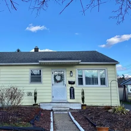 Buy this 3 bed house on 130 Lynwood Avenue in Village of Elmira Heights, Horseheads