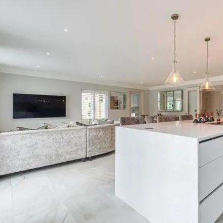 Image 4 - Repton Court (21-33), Willoughby Lane, London, BR1 3FS, United Kingdom - House for sale