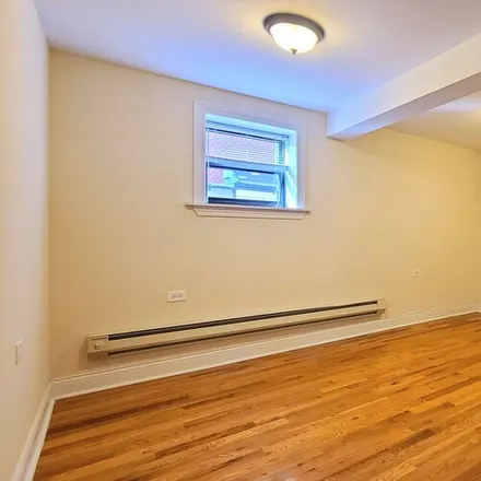 Rent this 1 bed apartment on 1127 W Oakdale Ave