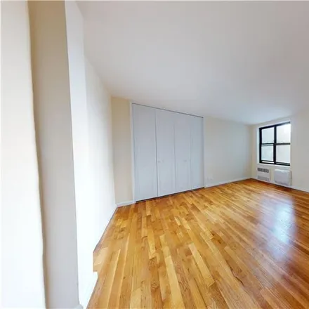 Image 6 - 1165 East 54th Street, New York, NY 11234, USA - Condo for sale
