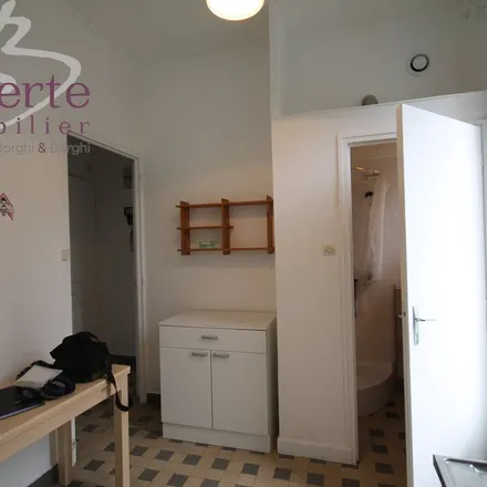 Image 3 - 37 Rue de Mortillet, 38000 Grenoble, France - Apartment for rent