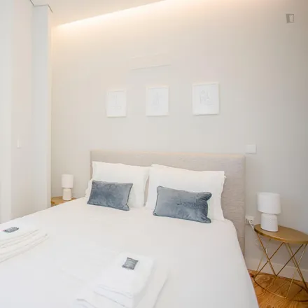 Rent this 2 bed apartment on Monteiro's in Rua do Bonjardim, 4000-219 Porto