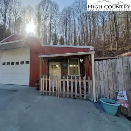 Image 1 - 2605 Ed Little Road, Clifton, Ashe County, NC 28615, USA - House for sale