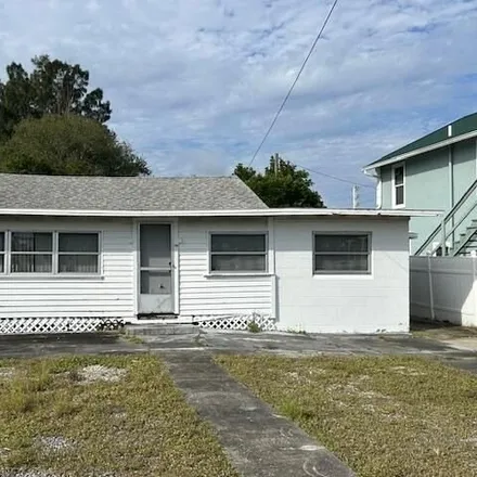 Buy this 2 bed house on 1740 Oak Street in Melbourne, FL 32901