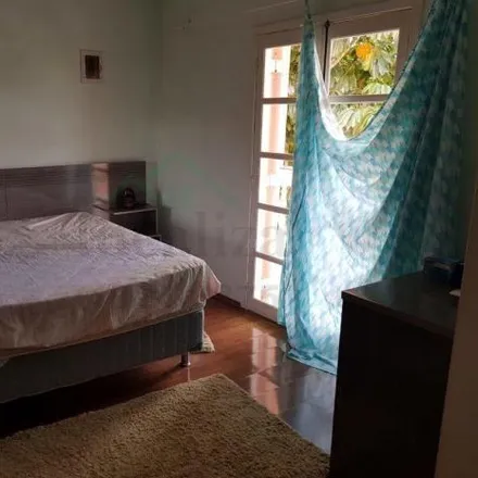 Buy this 3 bed house on Escola Municipal Tia Mariinha in Avenida Ribeirão Pires 851, Suíssa