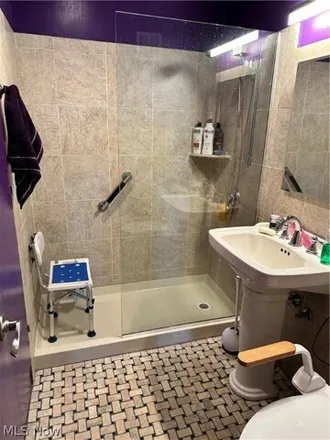 Image 5 - Travelodge by Wyndham Cleveland Lakewood, 11837 Edgewater Drive, Lakewood, OH 44107, USA - Condo for sale