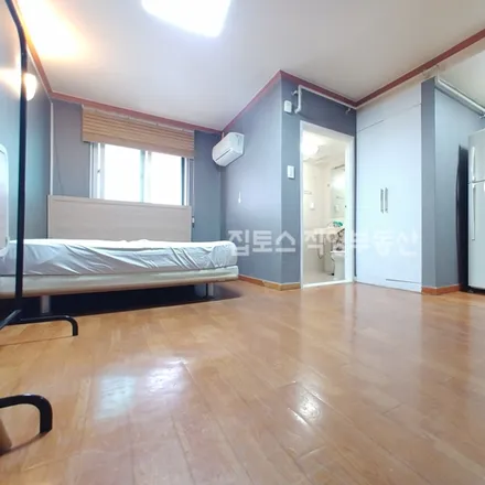 Rent this studio apartment on 서울특별시 서초구 반포동 742-5