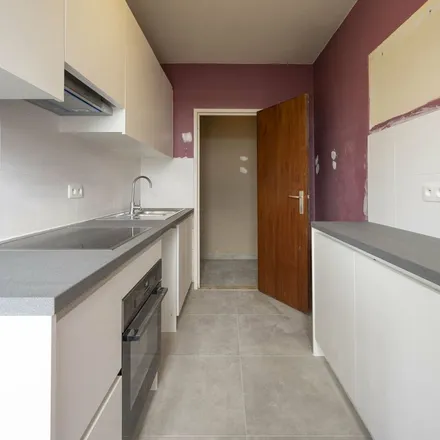 Rent this 2 bed apartment on Sprinkhaanveldestraat 26 in 2150 Borsbeek, Belgium