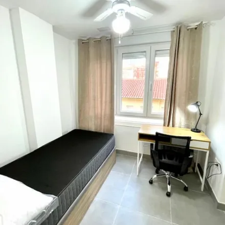 Rent this 5 bed apartment on Academia Osorio in Calle Sol, 18002 Granada