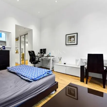 Image 7 - Waterlow Court, Queensland Road, London, N7 7FE, United Kingdom - Loft for sale