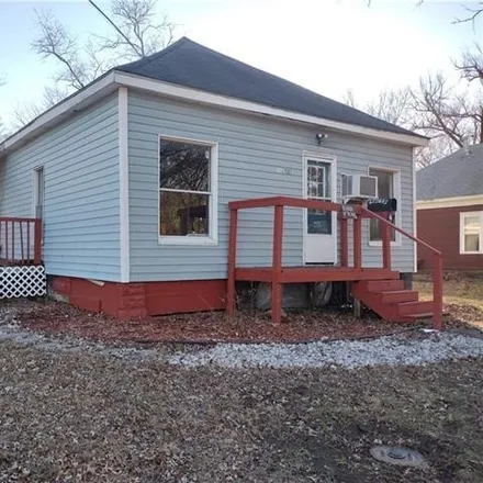 Buy this 2 bed house on 567 West Vernon Street in Nevada, MO 64772