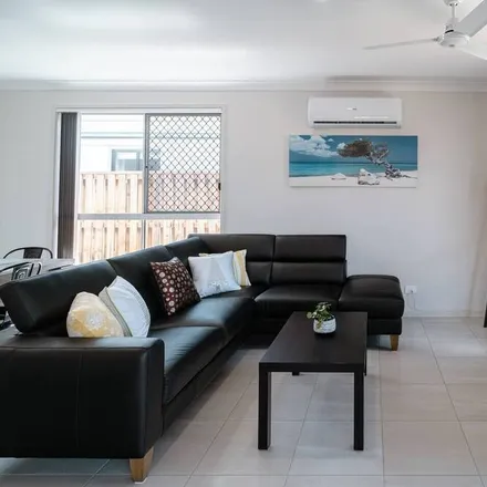 Rent this 3 bed house on Willow Vale QLD 4209