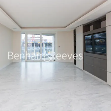 Rent this 2 bed room on Chelsea Creek Tower in Park Street, London