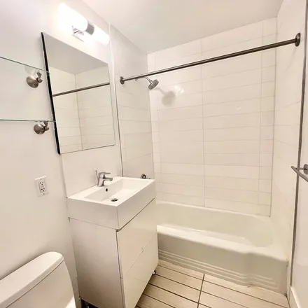Rent this 3 bed apartment on 340 East 64th Street in New York, NY 10065