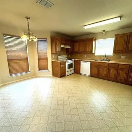 Image 4 - 502 Christopher's Cove, Lockhart, TX 78644, USA - House for rent