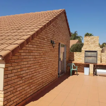 Rent this 2 bed townhouse on Northgate Mall in Doncaster Drive, Johannesburg Ward 114