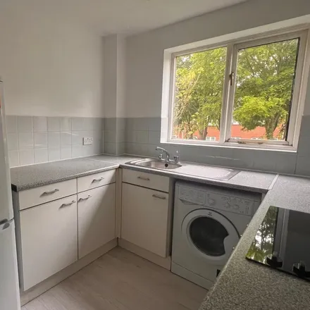 Image 5 - Ongar Road, Brentwood, CM14 4XW, United Kingdom - Apartment for rent