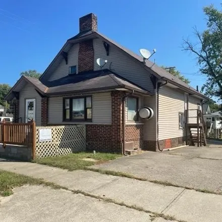 Buy this 1 bed house on 206 East 9th Street in Wellston, Jackson County