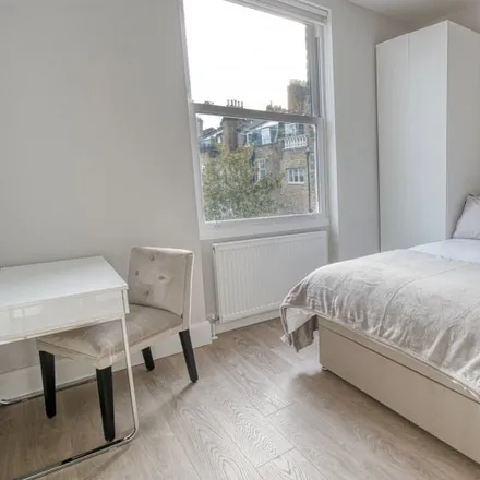 Rent this studio apartment on Chelsea House Hotel in 96 Redcliffe Gardens, London
