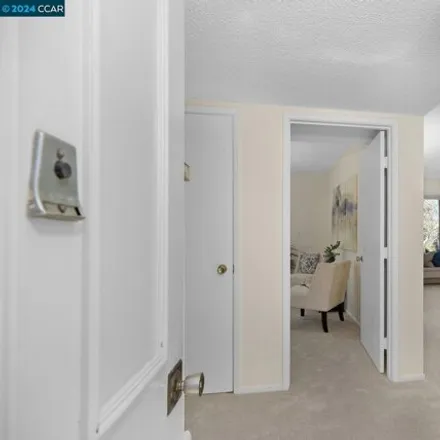 Image 2 - 2752 Tice Creek Drive, Walnut Creek, CA 94595, USA - Condo for sale