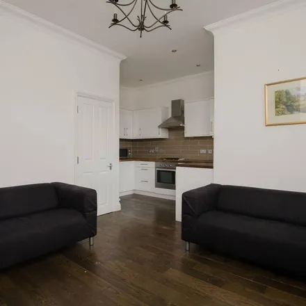 Image 2 - 118 Lambton Road, Cottenham Park, London, SW20 0TJ, United Kingdom - Apartment for rent