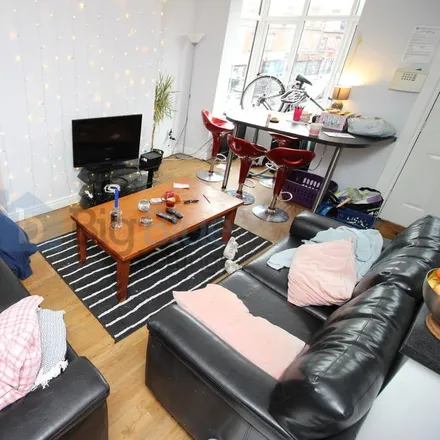 Rent this 5 bed townhouse on Wrangthorn Terrace in Leeds, LS6 1HH