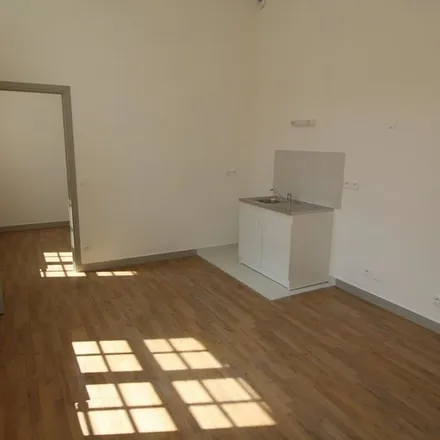 Image 2 - 5 Place Aristide Briand, 59400 Cambrai, France - Apartment for rent
